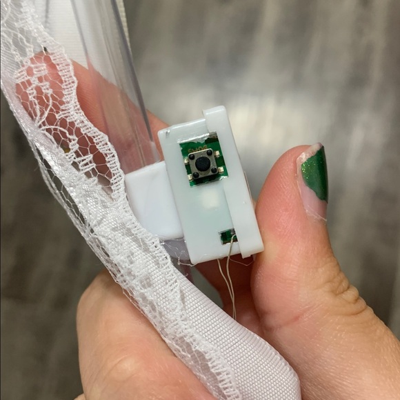 Set of 2 wedding / party light up wands - Picture 3 of 5